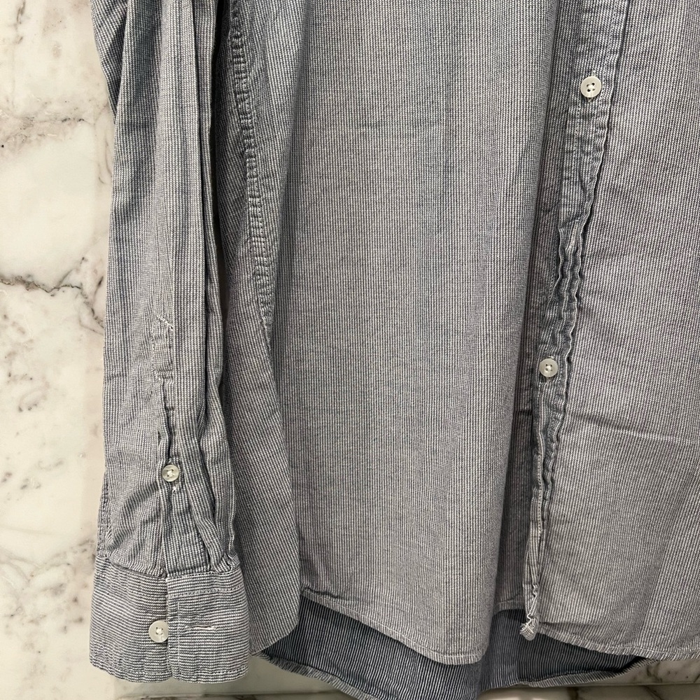 Button down - Picture 2 of 4